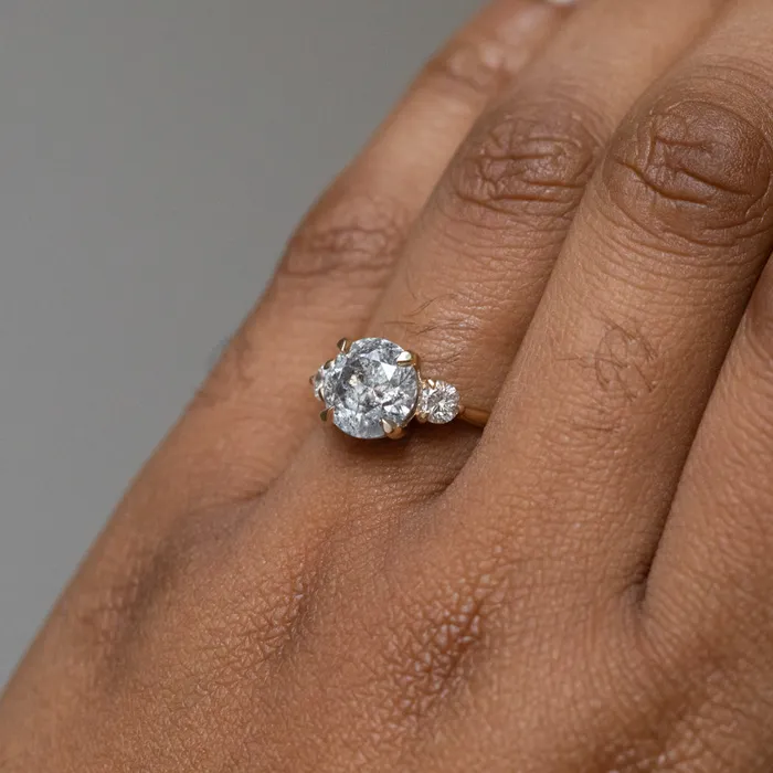 Rings Misfit Diamonds 253ct Round Grey Salt and Pepper and White Diamond Three Stone Ring in 14k Yellow Gold